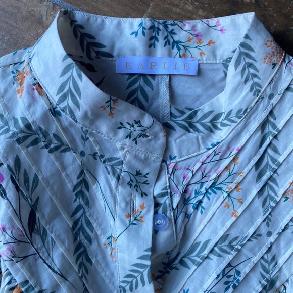 Karlie button front blouse. Size medium. 100% cotton. Excellent condition. - Picture 2 of 4